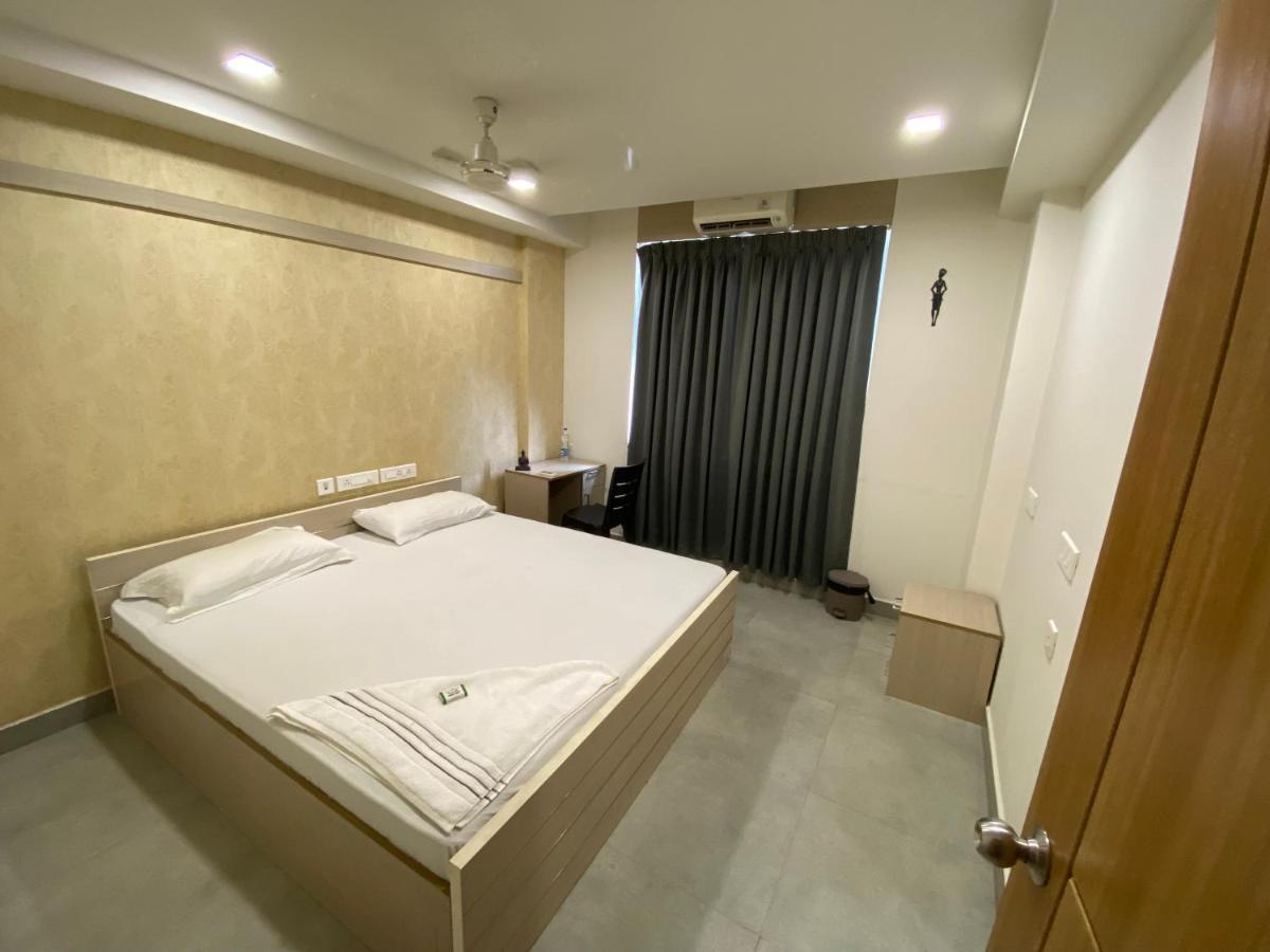 Karippals Inn Kottayam Bagian luar foto